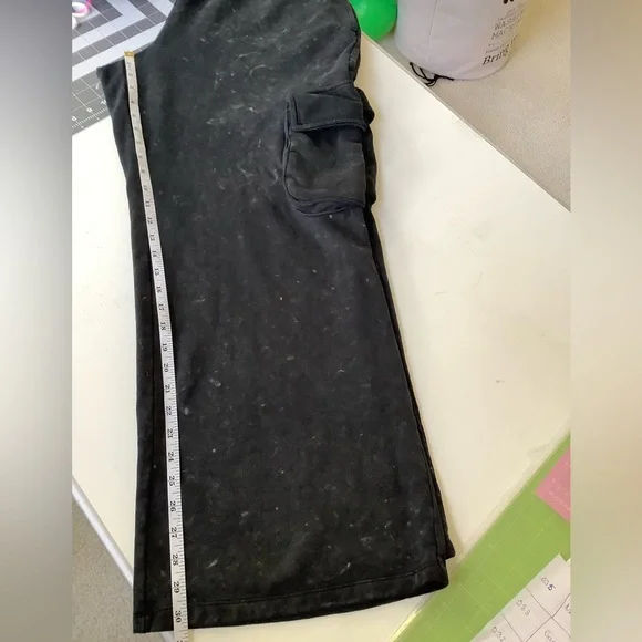 Wild Fable Black Cargo sweatpants - Picture 3 of 7